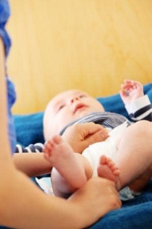 https://www.momswhothink.com/wp-content/uploads/17-feeding-baby-feeding-toddler.jpg