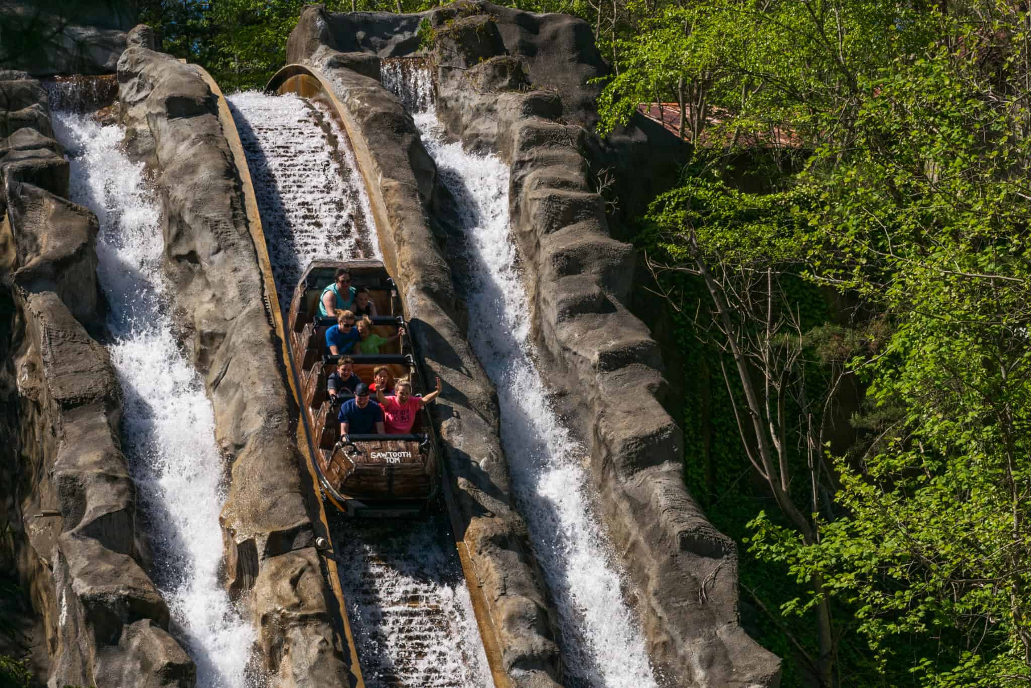 The Best Water Rides at Dollywood | MomsWhoThink.com