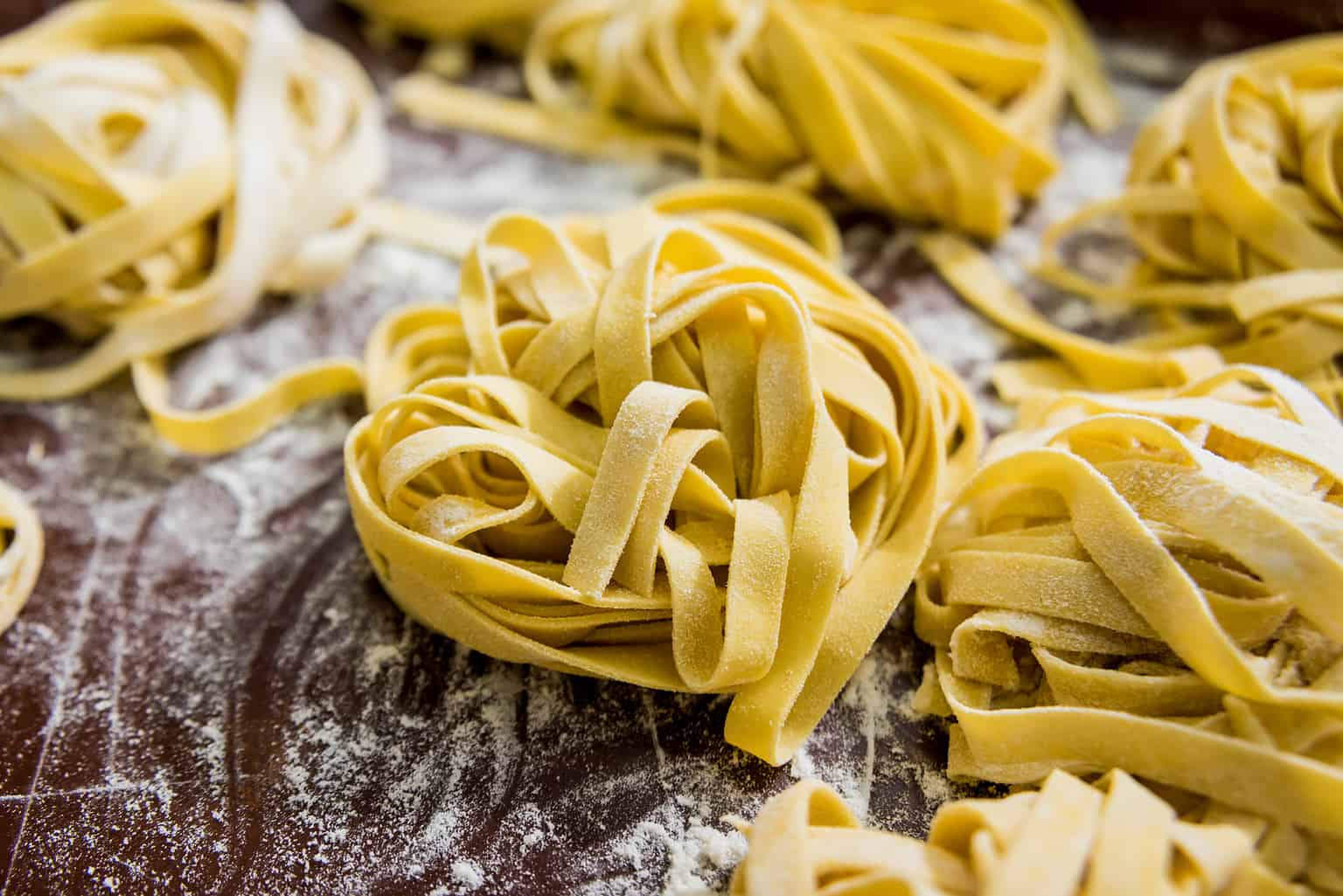 The Flat Pasta Types Fettuccine Vs Linguine Noodles