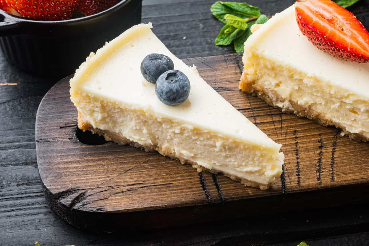 Mascarpone vs. Cream Cheese: Choosing the Right Ingredient for Your Dessert