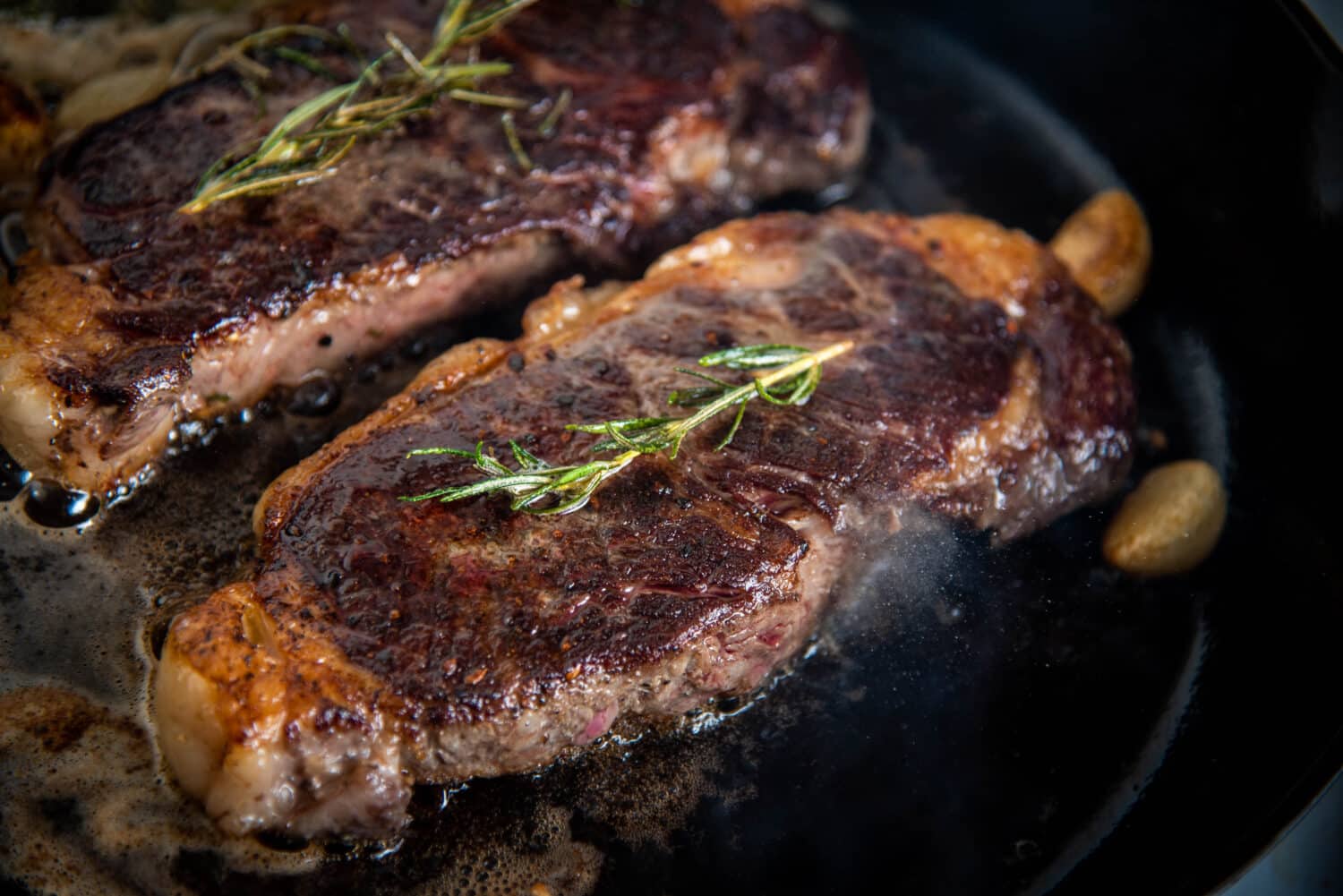 Choosing The Perfect Steak: Filet Mignon Vs. New York Strip