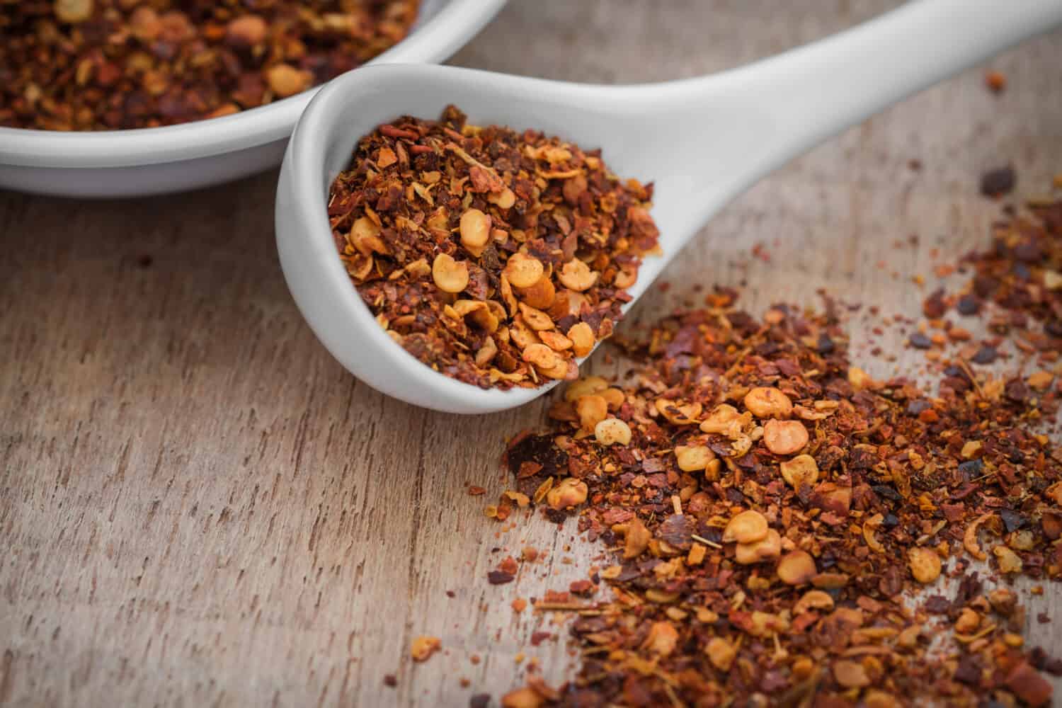 Chili Flakes vs Red Pepper Flakes: Key Differences and Recipes with Each One