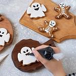 9. Halloween Peanut Butter Ghosts