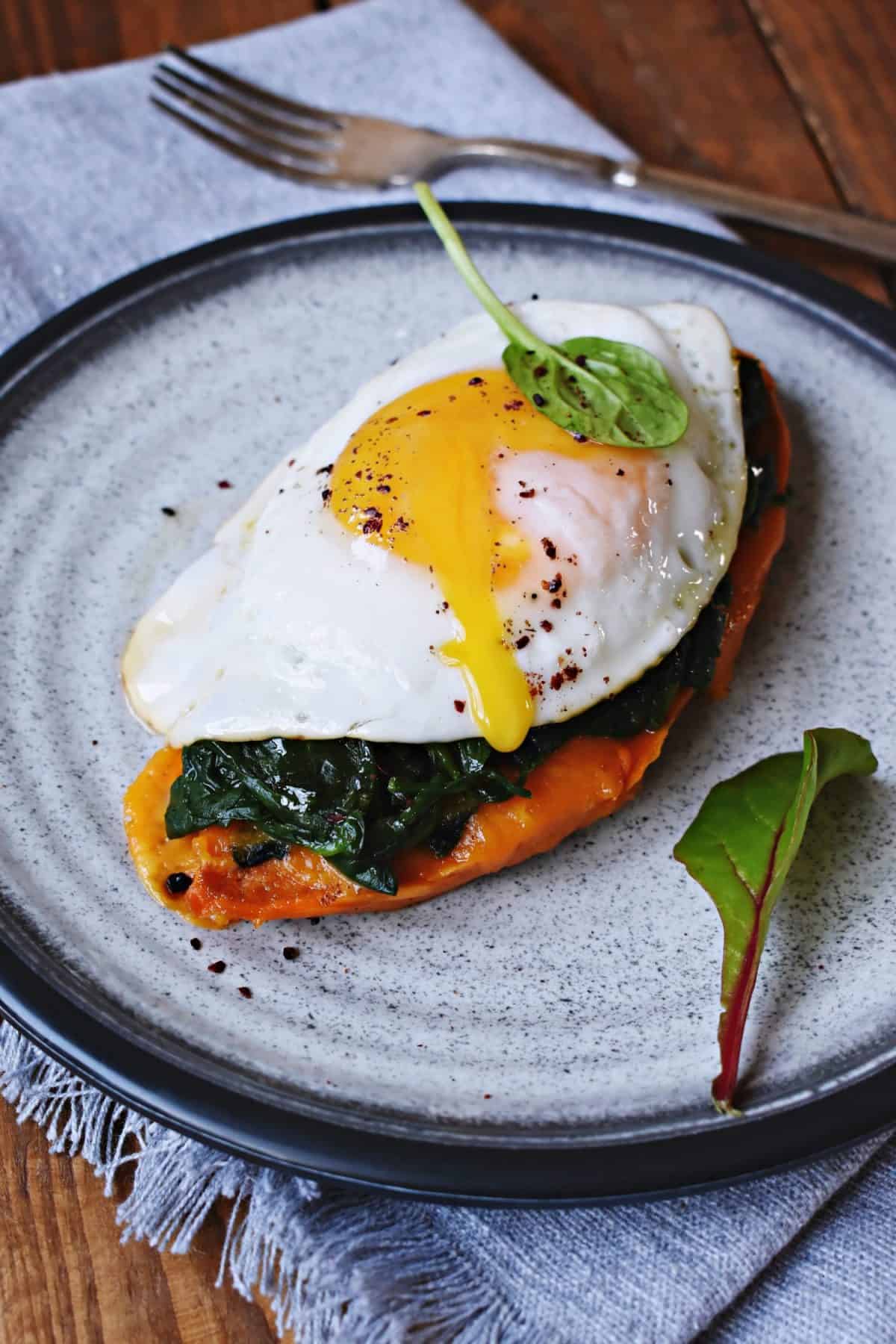 Spinach and Egg Sweet Potato Toast. Healthy breakfast ideas for busy mornings.