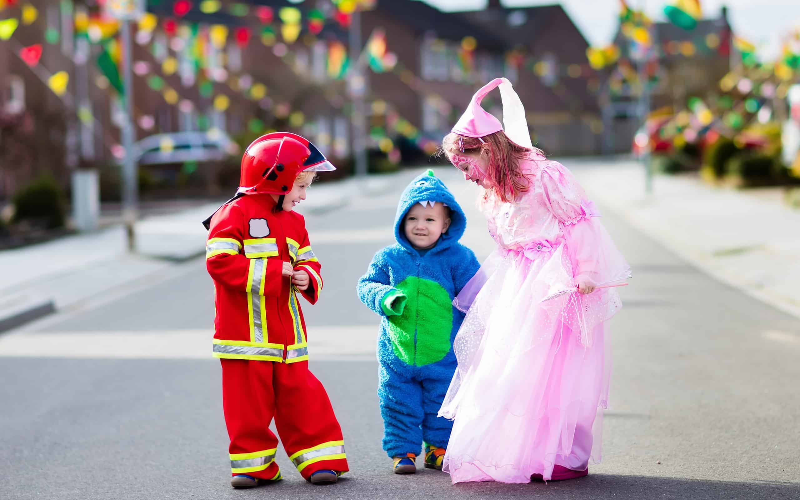 Kids on Halloween trick or treat.