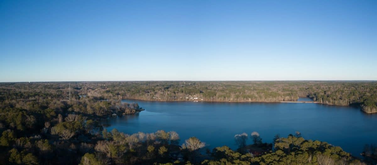 Aerial view of a beautiful lake in atlanta. drone photography. forests