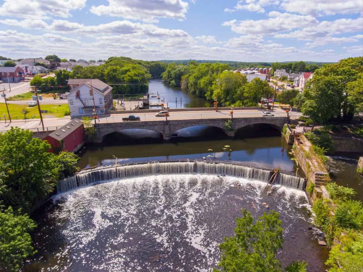 Valley Falls and Board Street bridge over Blackstone River at Valley Falls Heritage Park, between Cumberland and Central Falls, Rhode Island RI, USA.