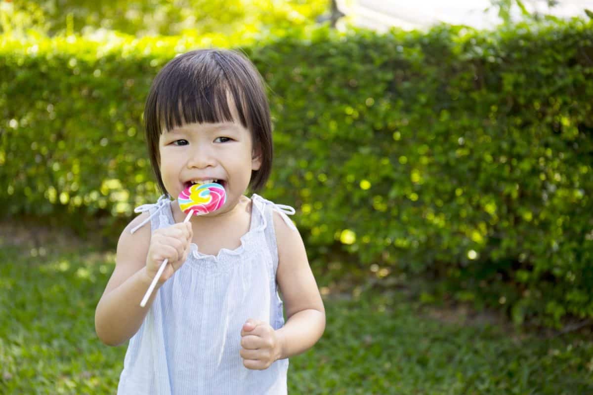 portrait of little girl with lollipop (girl)