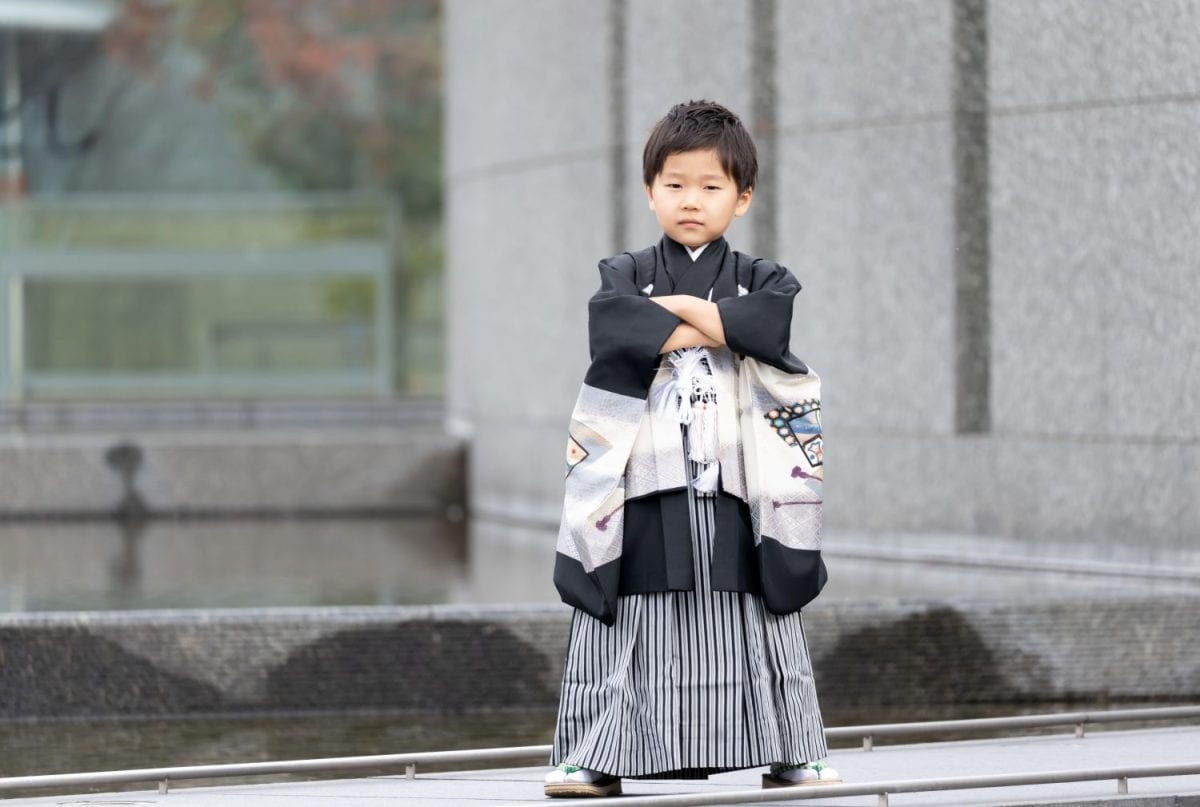 5-year-old Japanese boy taking a commemorative photo wearing a hakama at Shichigosan A 5-year-old Japane