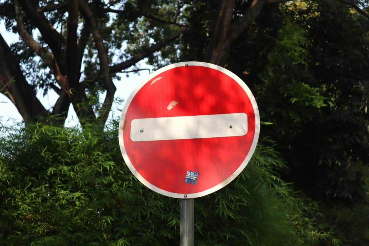 A road sign that means no entry.