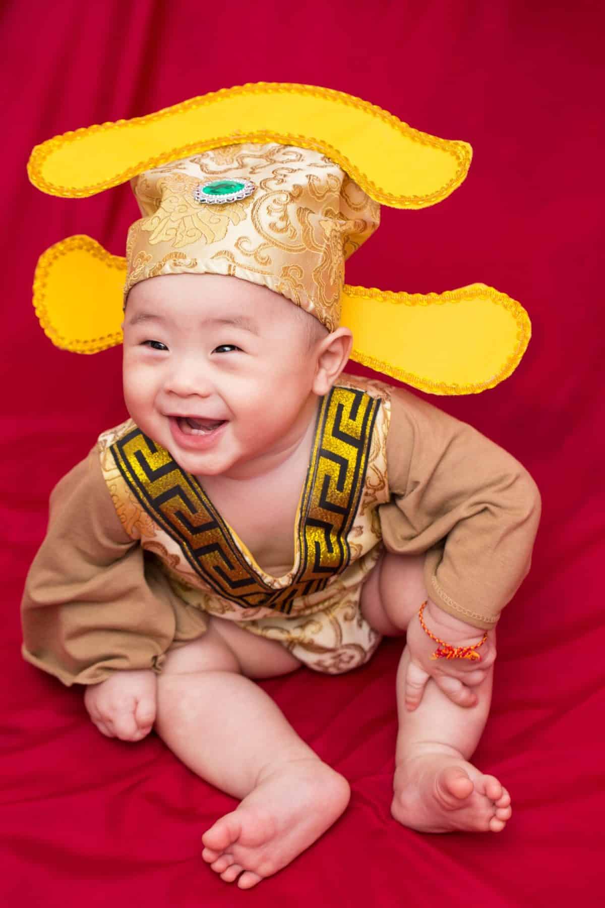 Asian baby in costume king of china cosplay