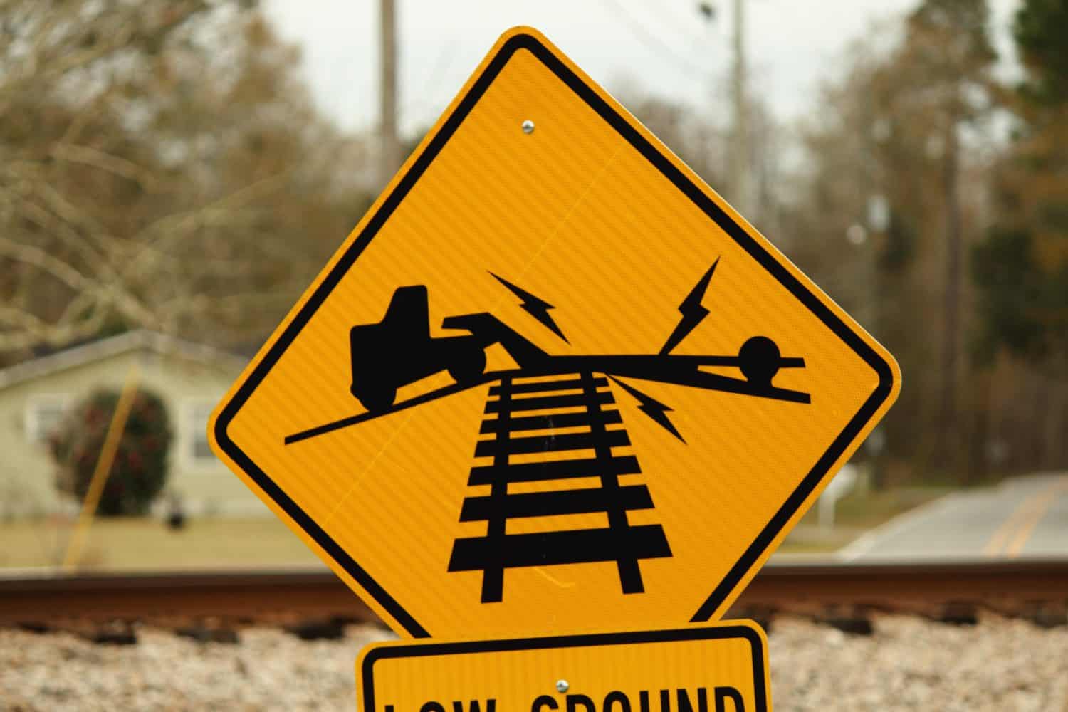 Trucks Should Pay Attention to This Railroad Sign