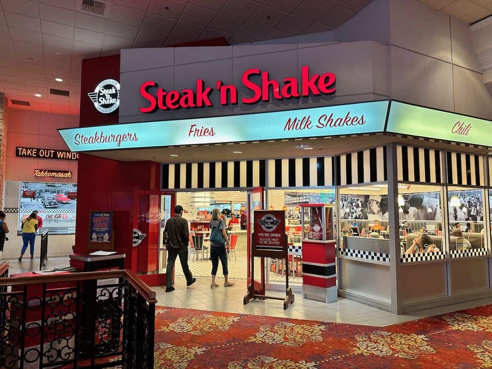 Steak 'n Shake entrance