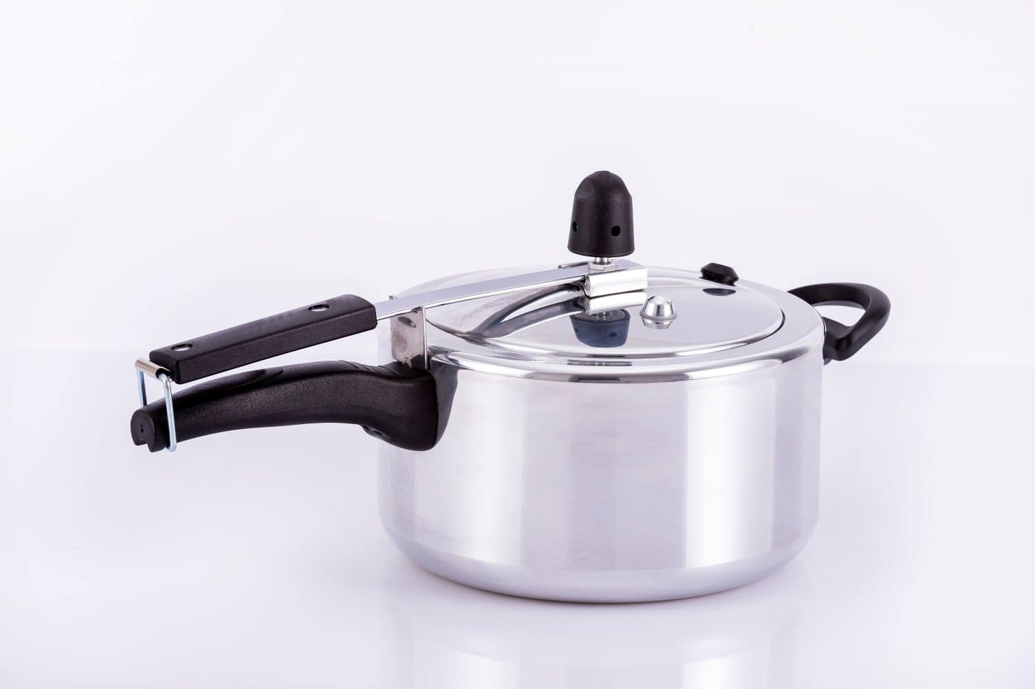 CB30 Hard Anodised Pressure Cooker – Hawkins