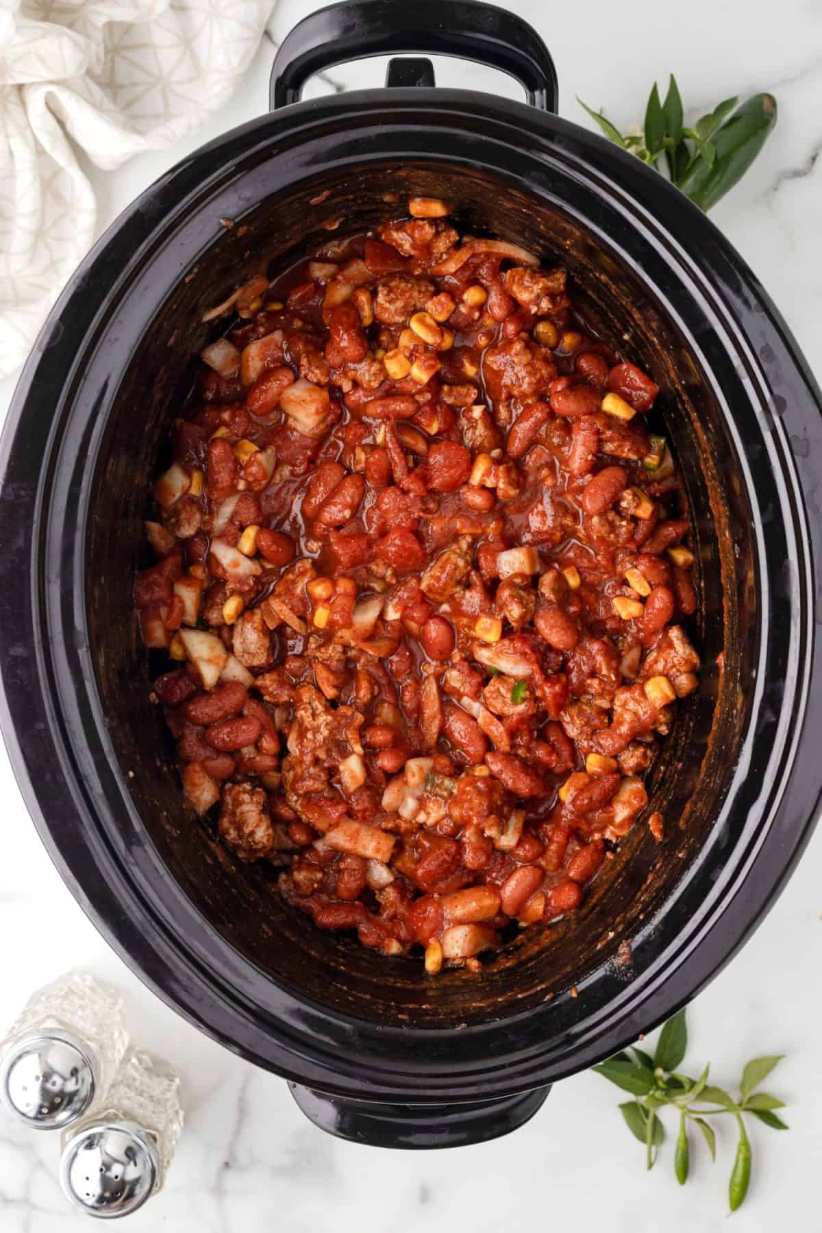 Ingredients for Slow Cooker Crockpot Turkey Chili Topped with Sour Cream, Cheese, and Jalapeños The Instant Pot Was My Kitchen Hero, But These 16 Appliances Are Superior