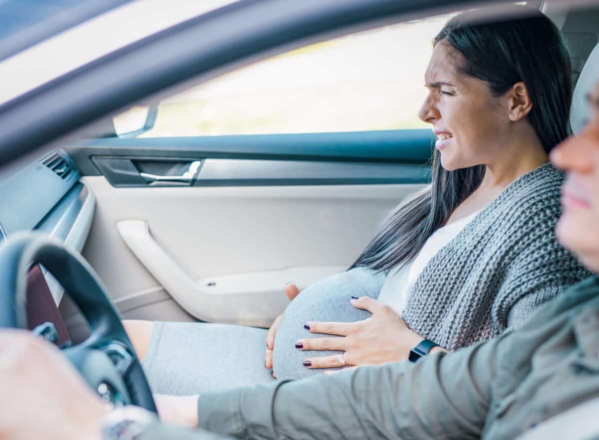 Husband drives Beautiful Pregnant Woman to the hospital