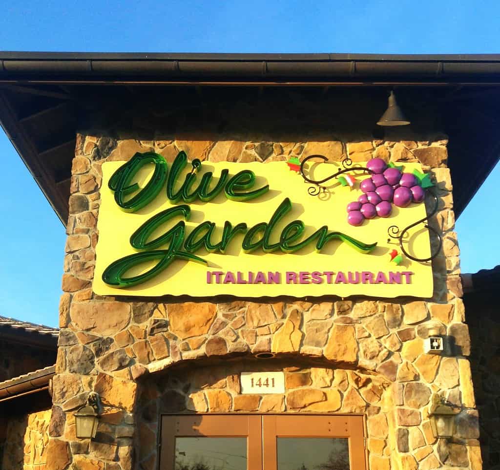 The 22 Best Deals for Families at Olive Garden (Eat for $20 Or Less)