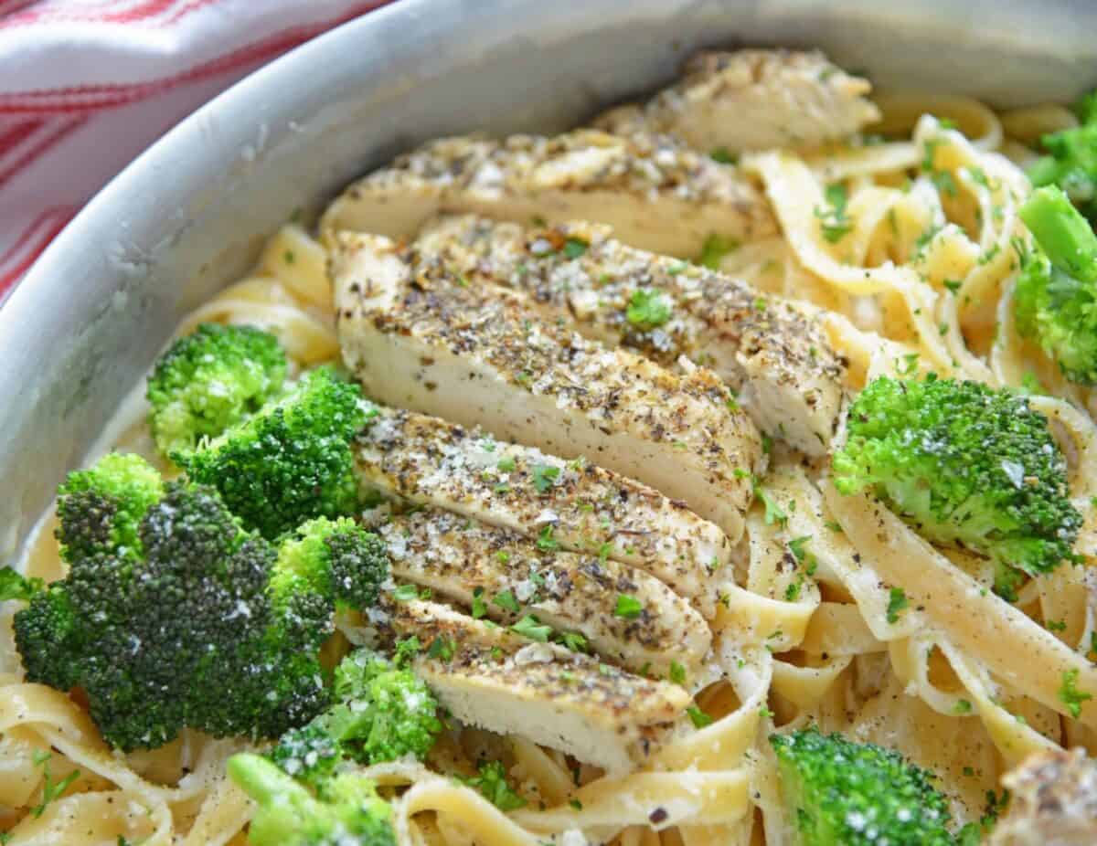 Chicken And Creamy Lemon Broccoli Recipe Moms Who Think